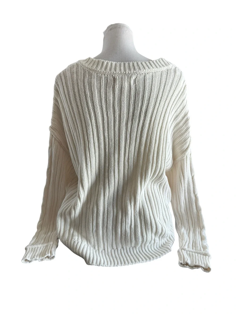 Aeropostale Women's Cream Cable Knit V-Neck Sweater Size L